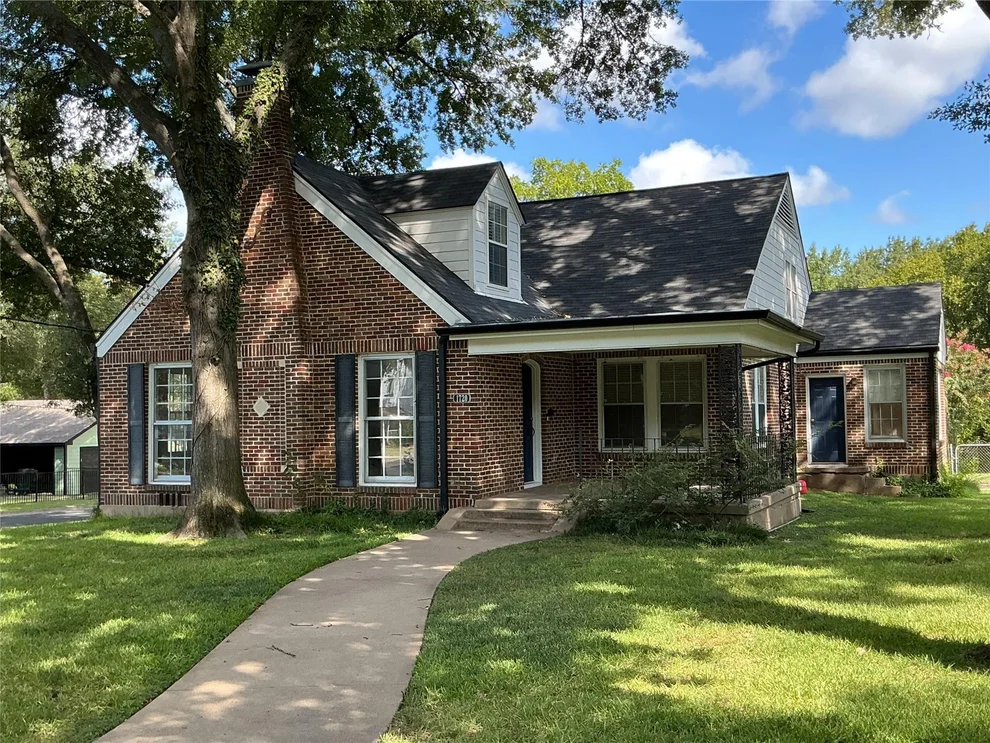 Unit for sale at 1720 Sycamore Avenue, Corsicana, TX 75110