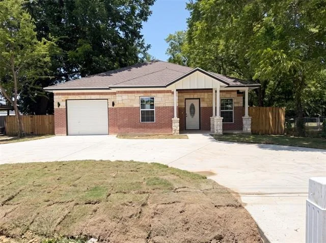 Unit for sale at 922 Gibbard Avenue, Wills Point, TX 75169