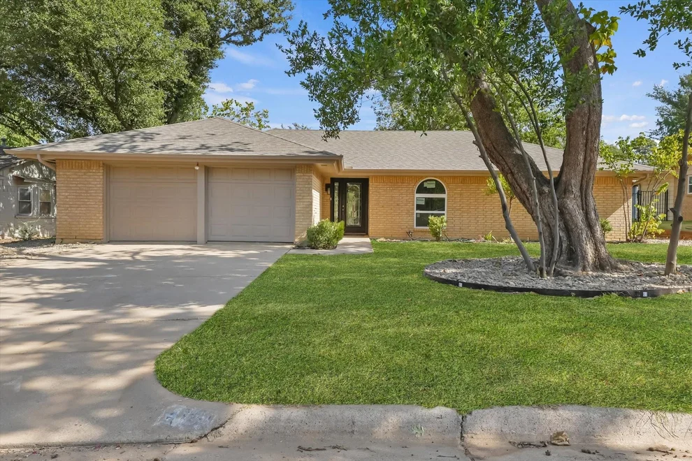 Unit for sale at 6451 Franwood Terrace, Fort Worth, TX 76112