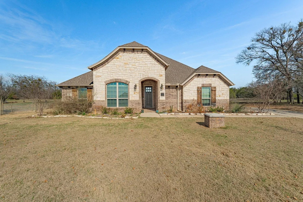 Unit for sale at 1062 Rio Grande Way, Weatherford, TX 76087