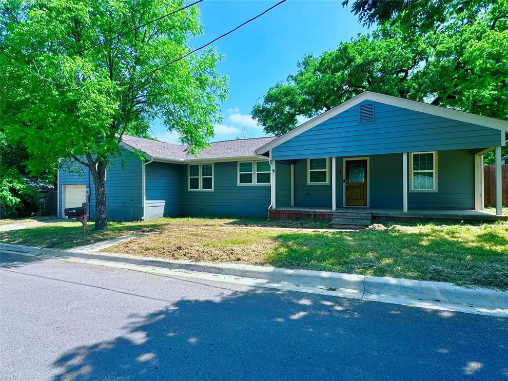 Unit for sale at 314 N Dubellette Street, Weatherford, TX 76086