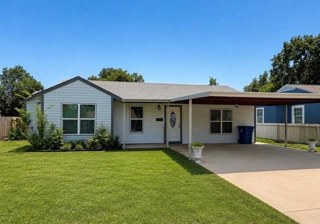 Unit for sale at 1640 Glenn Drive, Blue Mound, TX 76131