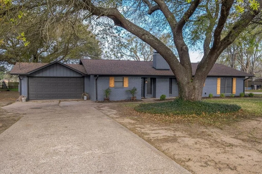 Unit for sale at 209 Chestnut Drive, Van, TX 75790