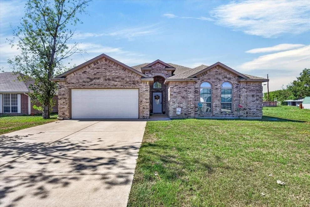 Unit for sale at 233 Anchor, Gun Barrel City, TX 75156