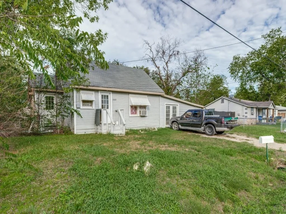 Unit for sale at 2009 Pecan Street, Commerce, TX 75428