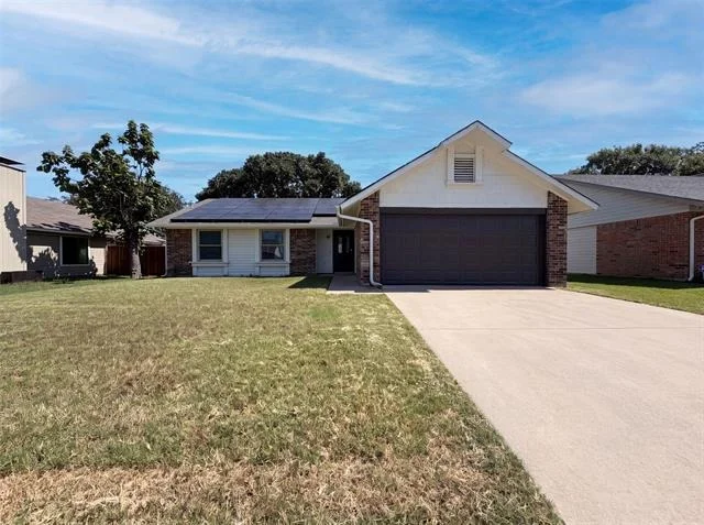 Unit for sale at 220 Creekwood Lane, Fort Worth, TX 76134