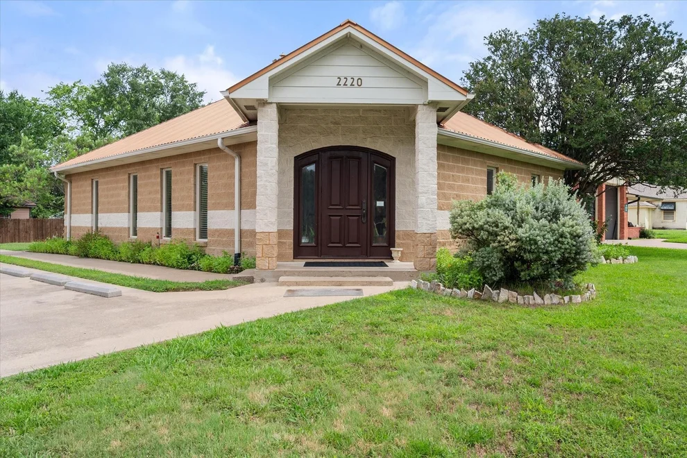 Unit for sale at 2220 W 2nd Avenue, Corsicana, TX 75110