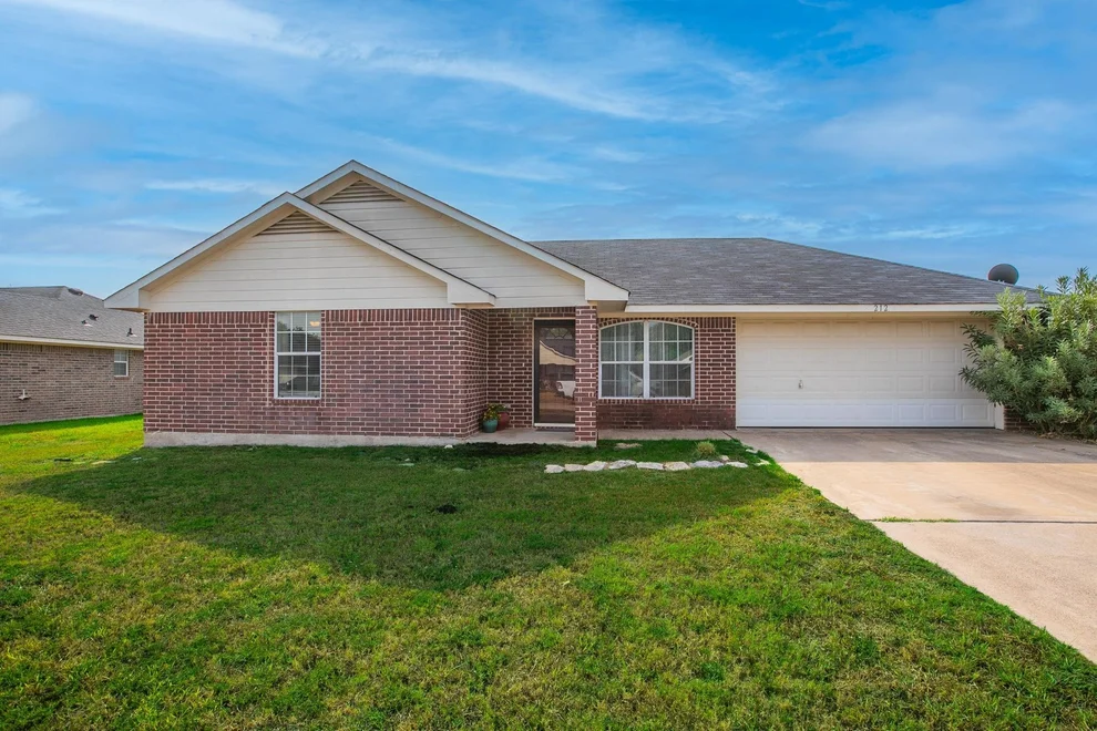 Unit for sale at 212 Broken Arrow Drive, Lacy Lakeview, TX 76705