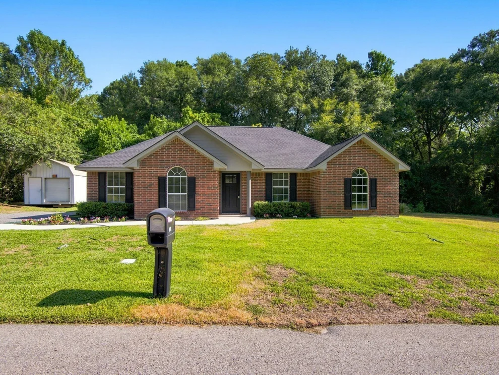 Unit for sale at 105 E Foggle Street, Athens, TX 75751