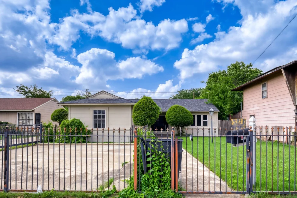 Unit for sale at 1017 Hoke Smith Drive, Dallas, TX 75224