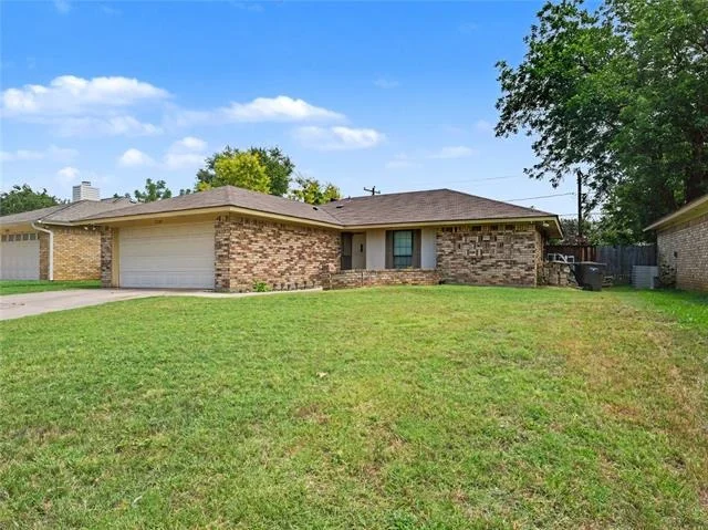 Unit for sale at 7325 S Meadow Drive E, Fort Worth, TX 76133
