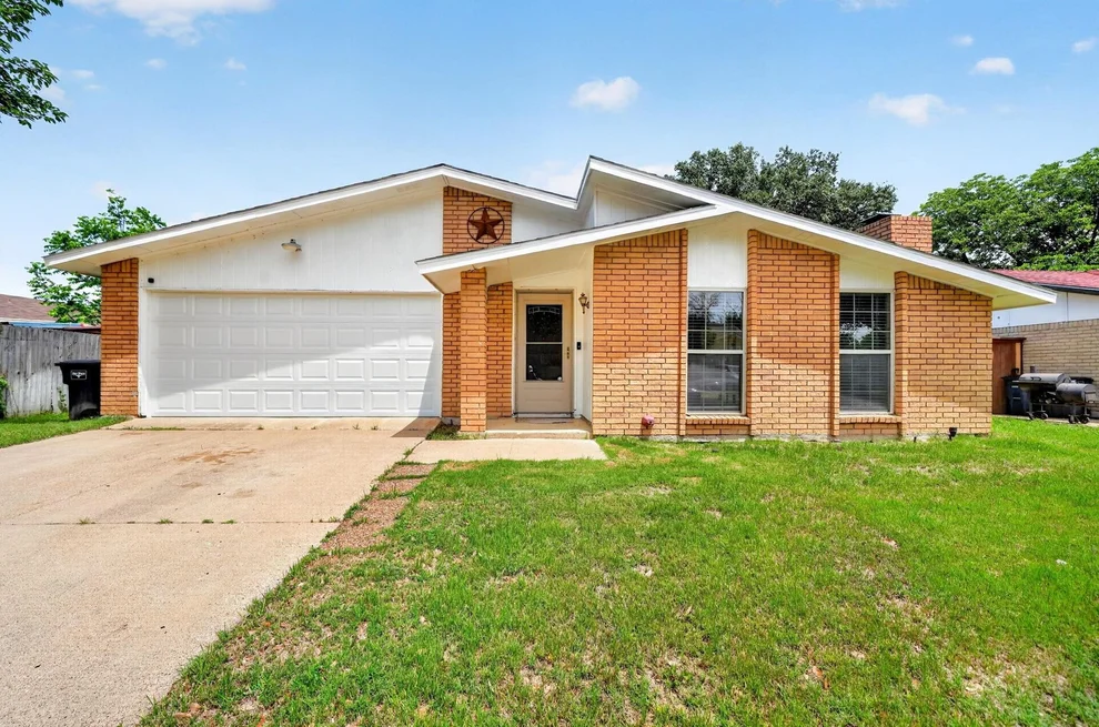 Unit for sale at 4036 Seven Gables Street, Fort Worth, TX 76133