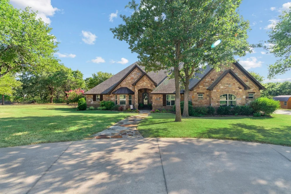 Unit for sale at 173 Oakwood Trail, Eastland, TX 76448