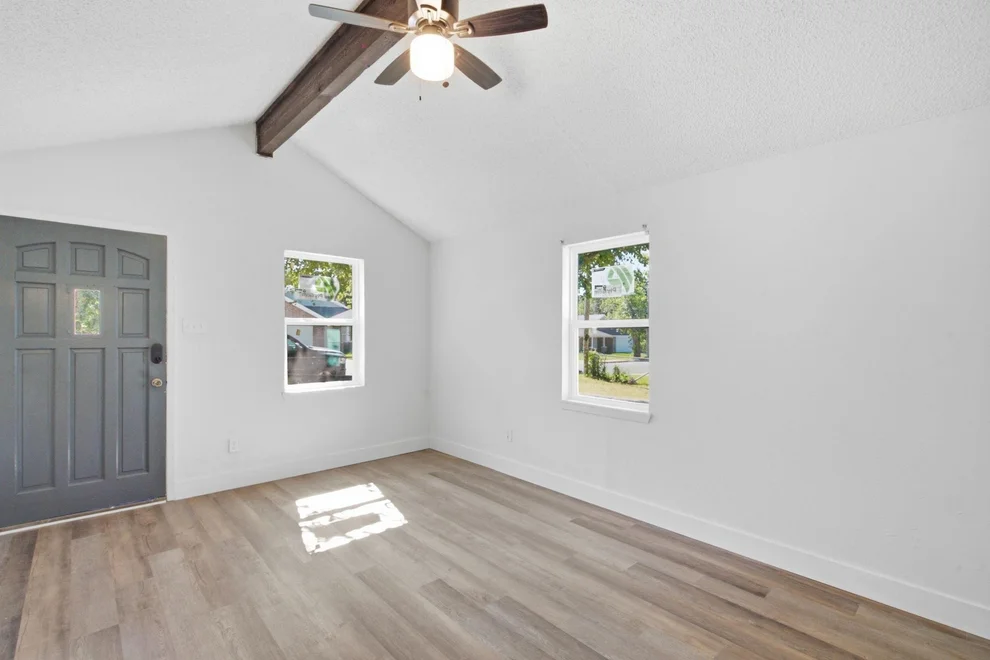 Unit for sale at 905 N Rusk Street, Weatherford, TX 76086