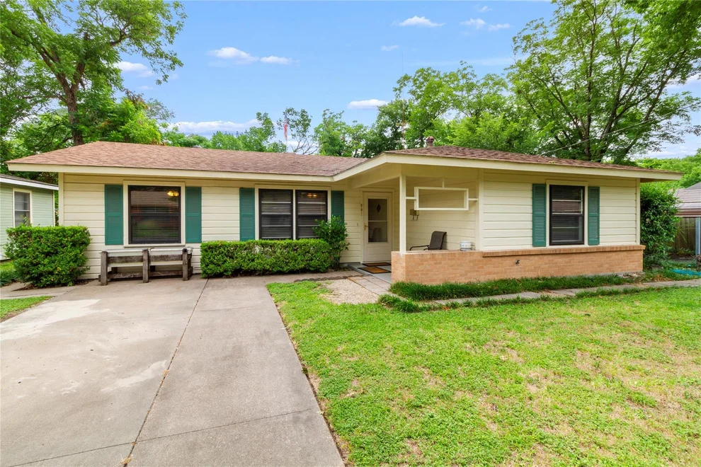 Unit for sale at 901 N 23 1/2 Street, Corsicana, TX 75110