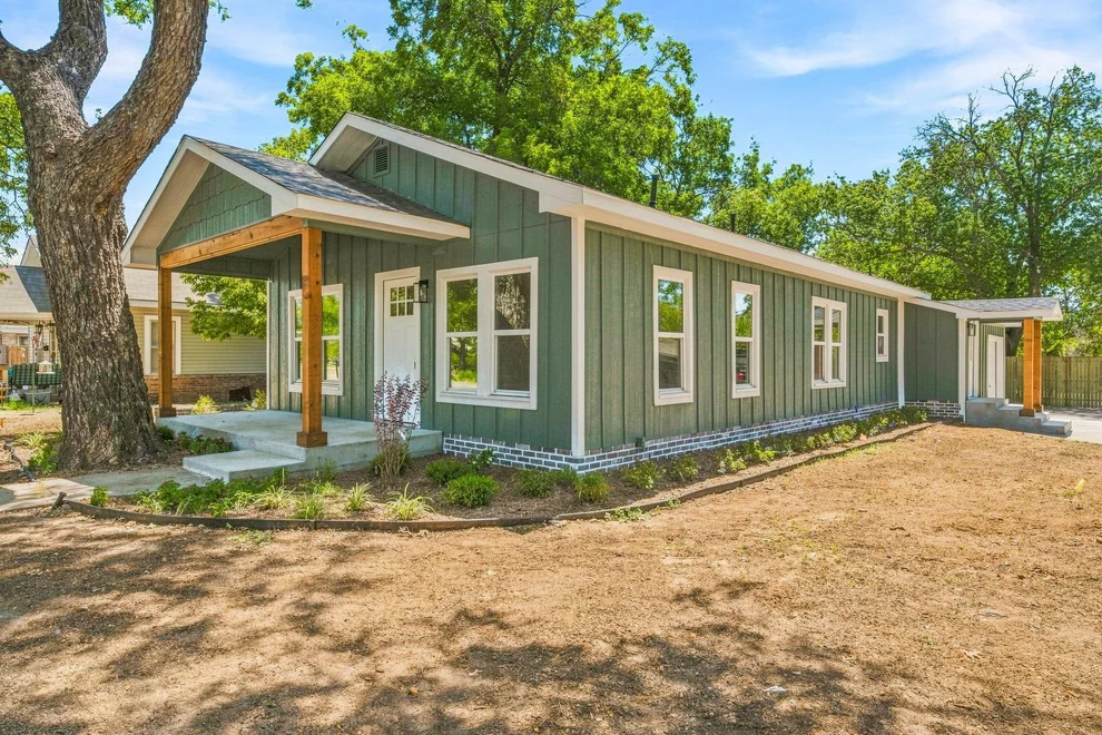 Unit for sale at 910 3rd Street, Graham, TX 76450