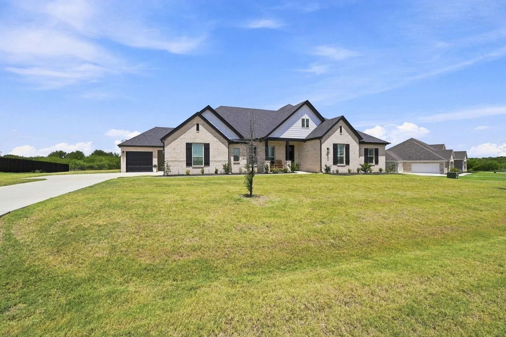 Unit for sale at 341 Wagon Trail, Waxahachie, TX 75165