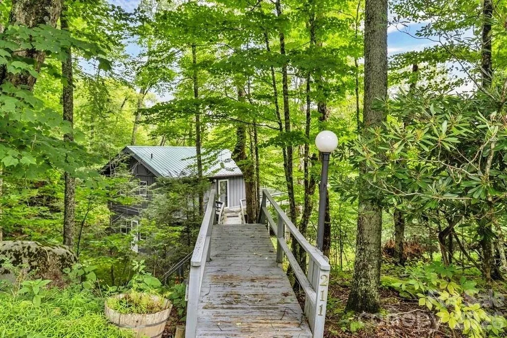 Unit for sale at 211 Foxgrape Hollow, Beech Mountain, NC 28604