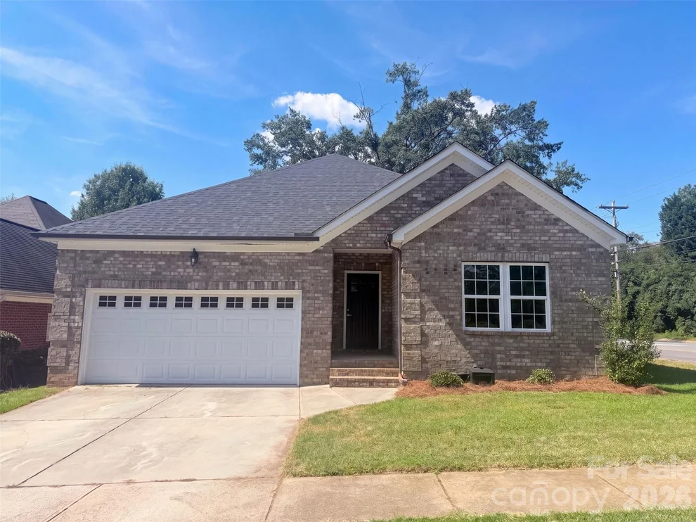 Unit for sale at 102 Sweet Oaks Lane, Statesville, NC 28677