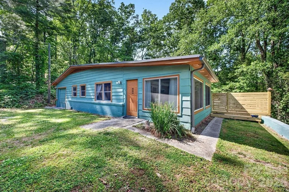 Unit for sale at 147 Longview Drive, Hendersonville, NC 28791