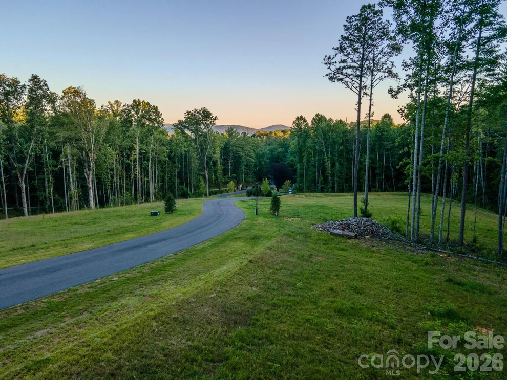 Unit for sale at 424 Irvine Drive, Fairview, NC 28730