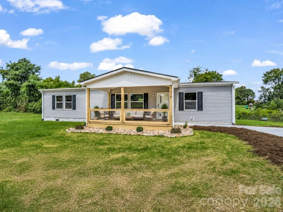 Unit for sale at 115 Maplewood Knoll Drive, Flat Rock, NC 28726