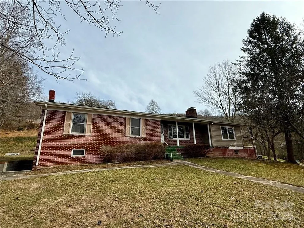 Unit for sale at 365 Ollis Road, Spruce Pine, NC 28777
