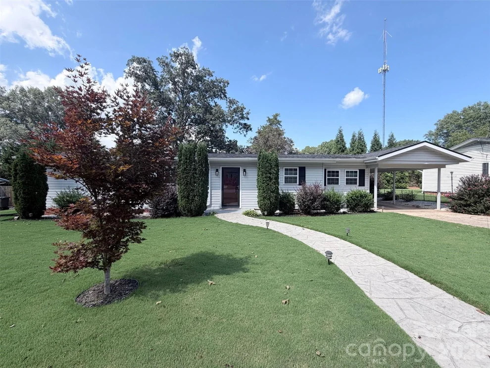 Unit for sale at 449 Virginia Avenue, Statesville, NC 28677