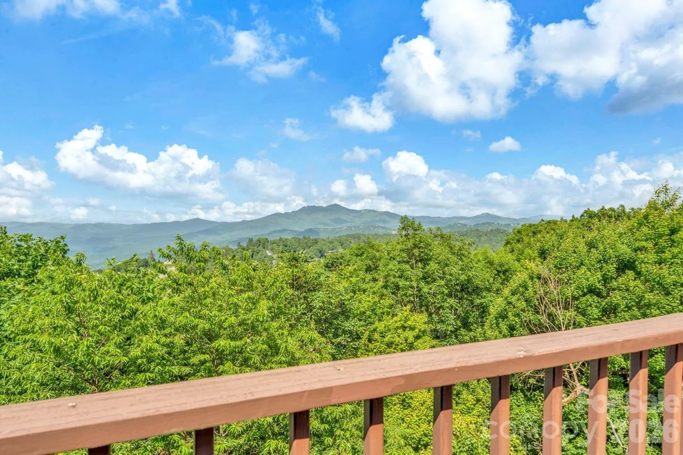 Unit for sale at 483 W Green Hill Drive, Blowing Rock, NC 28605
