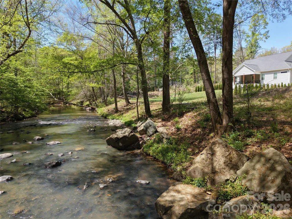 Photo of 16 Creston Circle, Charlotte, NC 28214
