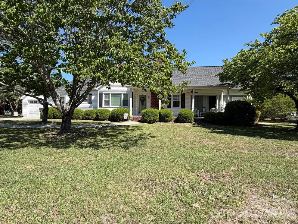 Unit for sale at 202 W Stevens Drive, Kershaw, SC 29067