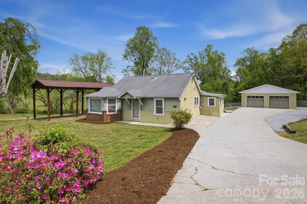 Unit for sale at 2566 Andrews Circle, Lenoir, NC 28645