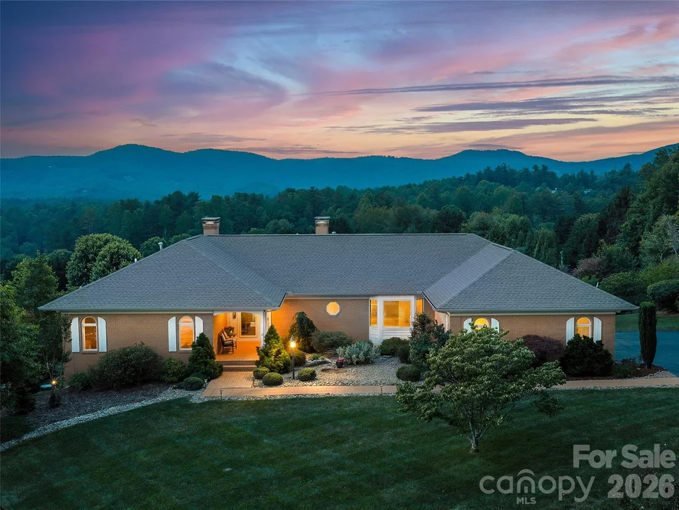 Unit for sale at 18 Thornapple Drive, Hendersonville, NC 28739