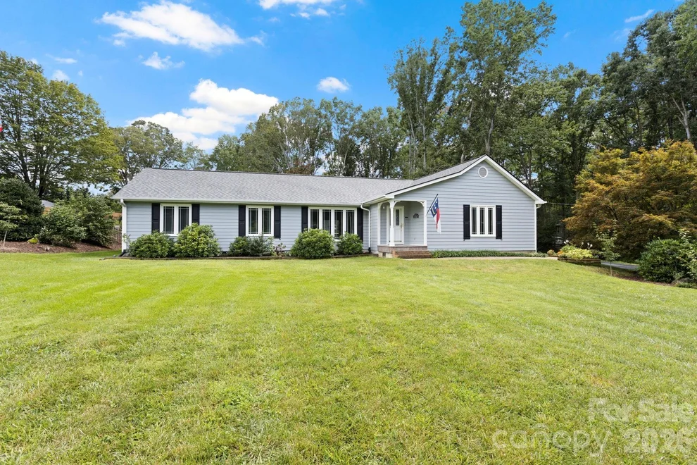 Unit for sale at 231 Kimberly Ann Drive, Hendersonville, NC 28792