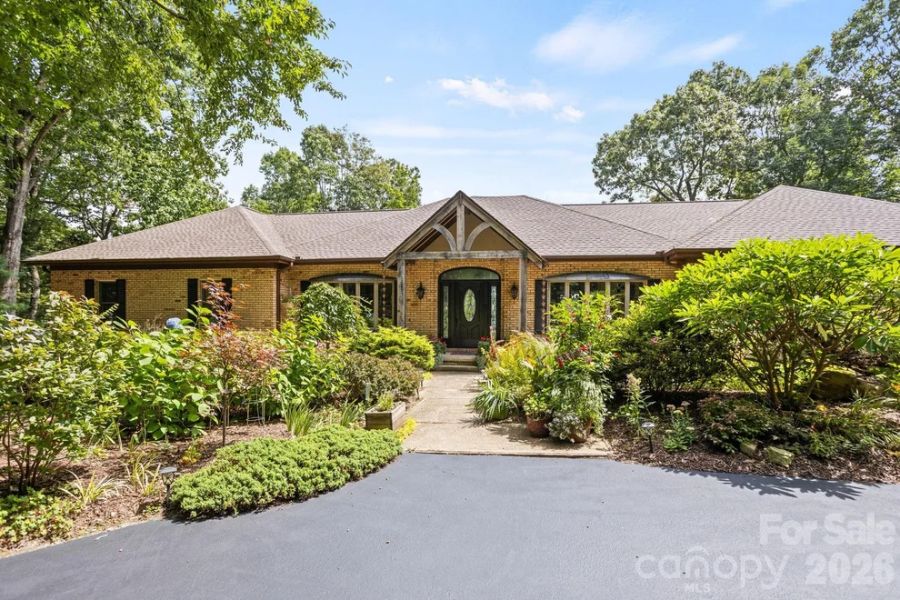 Unit for sale at 163 Old Poplar Lane, Flat Rock, NC 28731
