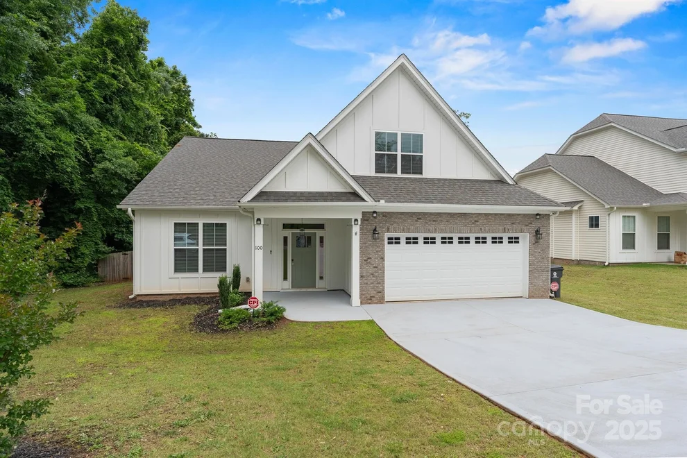Unit for sale at 100 Holly Drive, Duncan, SC 29334