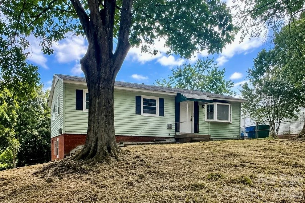 Unit for sale at 2756 Coronet Way, Charlotte, NC 28208
