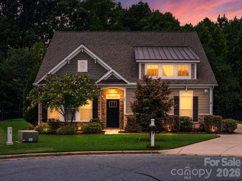 Unit for sale at 229 Hunters Hill Drive, Statesville, NC 28677