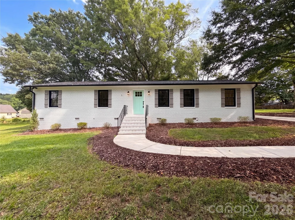 Unit for sale at 141 Greenbriar Drive, Matthews, NC 28104