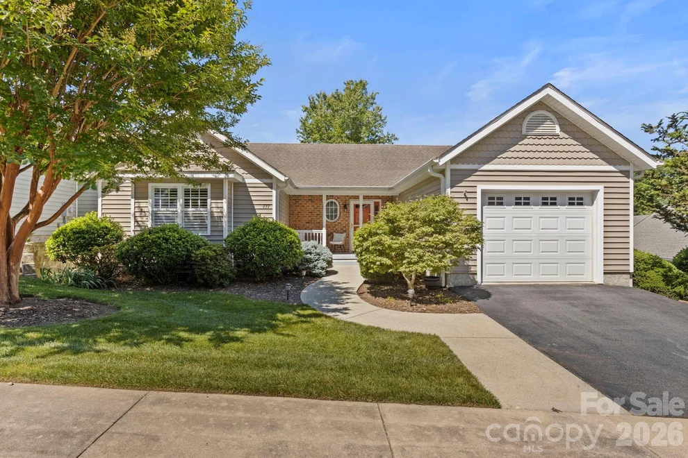 Unit for sale at 237 Charlestown Drive, Hendersonville, NC 28792
