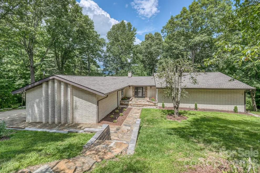 Unit for sale at 294 Martha Drive, Spruce Pine, NC 28777