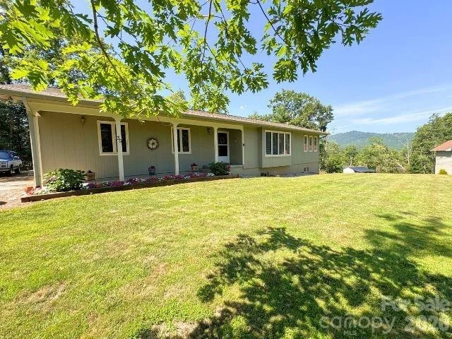 Unit for sale at 35 Azalea Drive, Spruce Pine, NC 28777