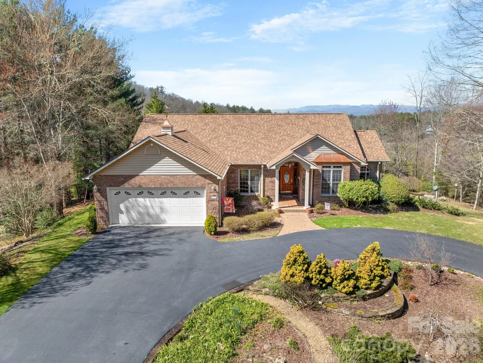 Unit for sale at 17 Ashton Forest Court, Hendersonville, NC 28739