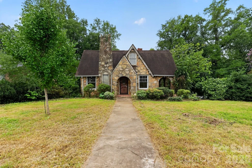 Unit for sale at 506 5th Avenue SE, Hickory, NC 28602