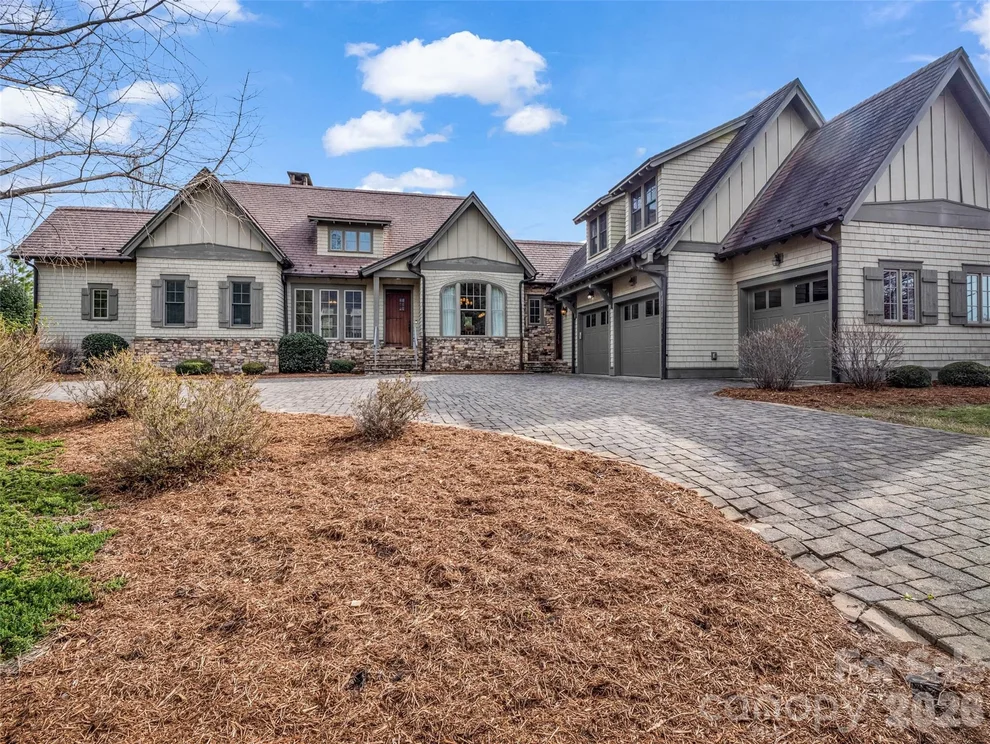 Unit for sale at 565 Chestertown Drive, Mill Spring, NC 28756