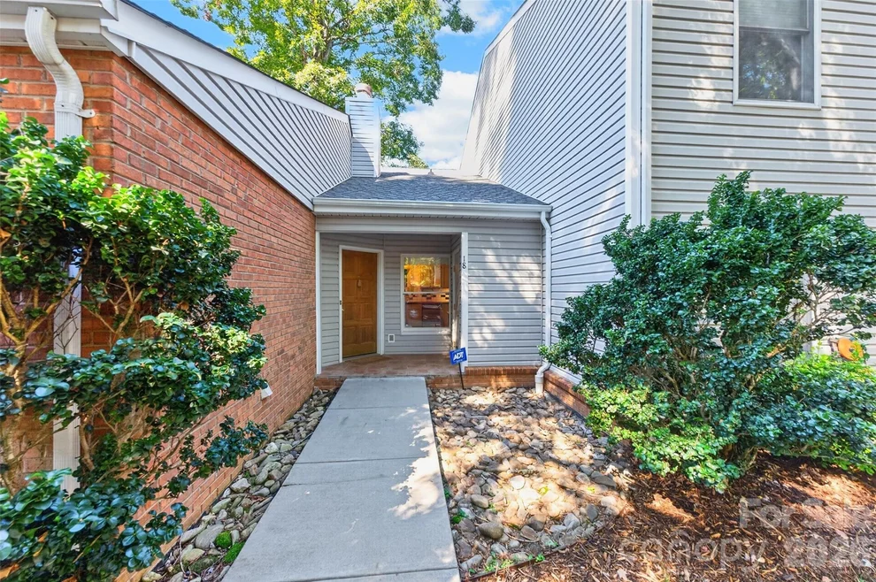 Unit for sale at 18 8th Avenue NW, Hickory, NC 28601