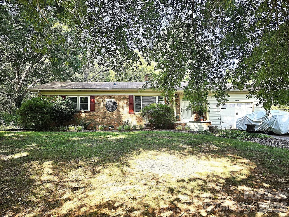 Unit for sale at 2925 4th Street Drive NE, Hickory, NC 28601
