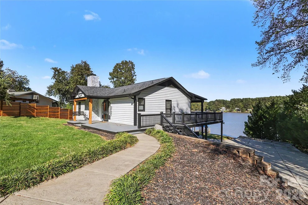 Unit for sale at 3121 Lakeside Circle, Belmont, NC 28012