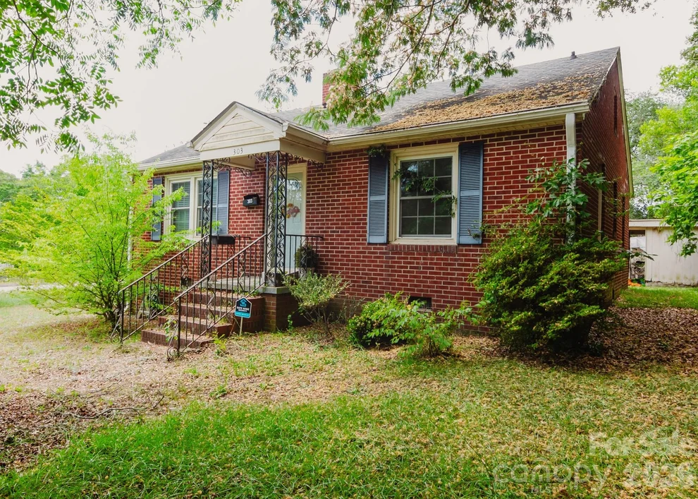 Unit for sale at 303 Myrtle Avenue, Hamlet, NC 28345
