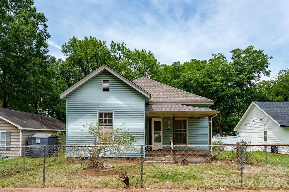 Unit for sale at 114 W 6th Avenue, Gastonia, NC 28052